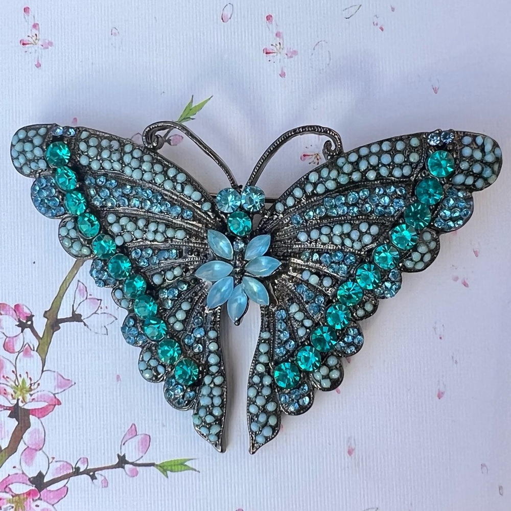 Glittering teal blue crystal butterfly - Picture 3 of 6
